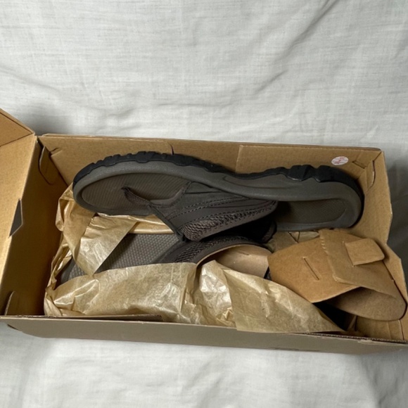 Teva Men’s Pajaro Flip Flop. Wide strap. Brown Size 9. Summer Shoe. New In Box - Picture 6 of 6